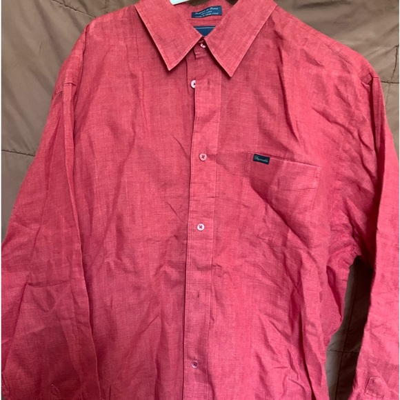 Red long sleeve Fanconnable dress shirt. - Picture 2 of 3